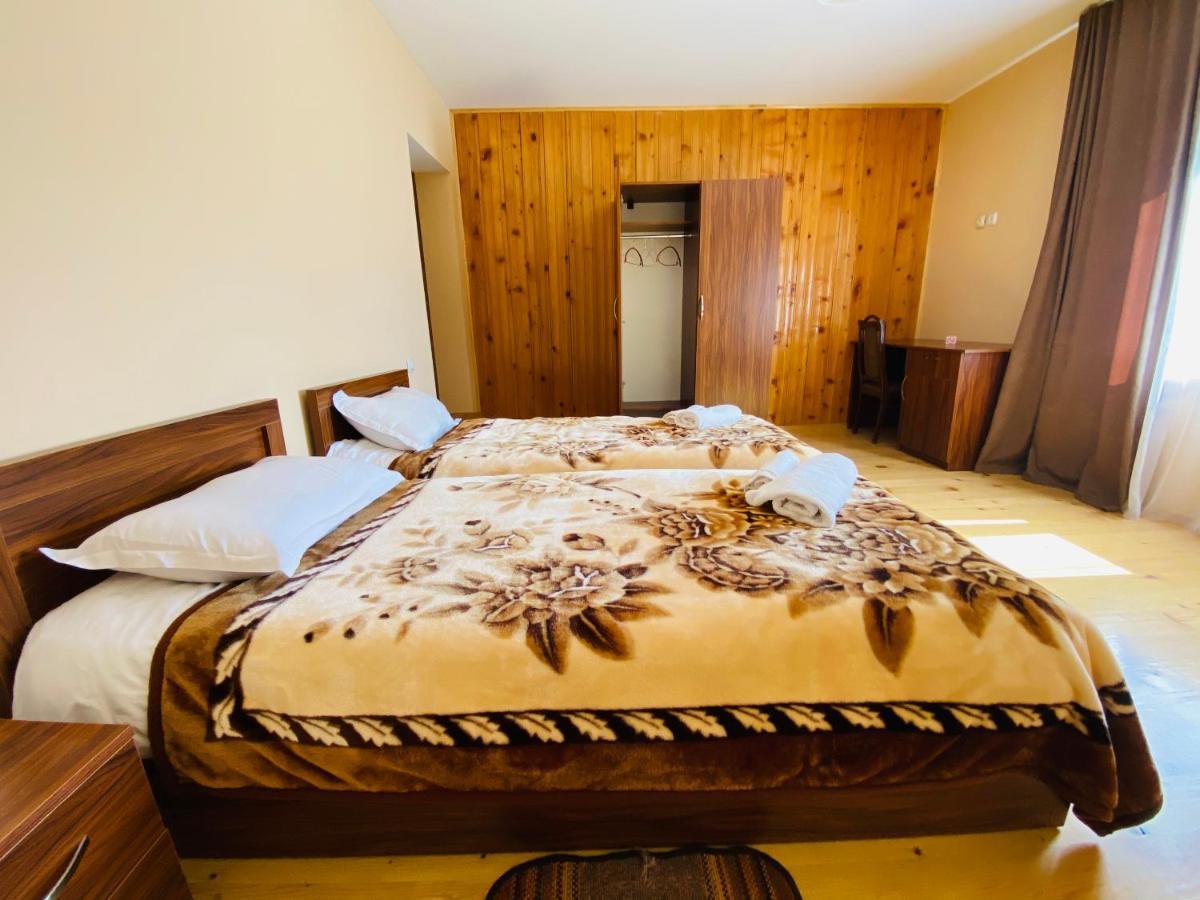 Guesthouse AlpenRose Mestia Eksteriør billede