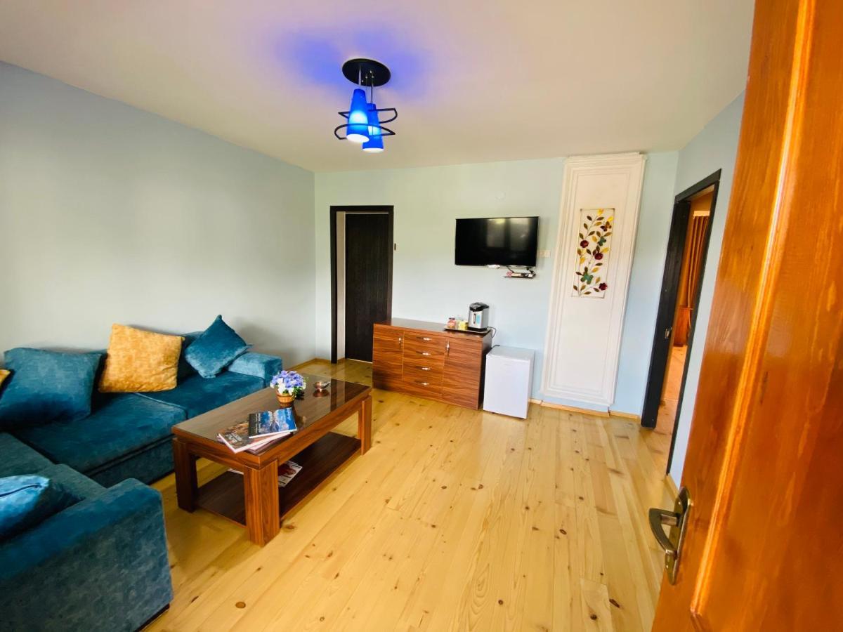 Guesthouse AlpenRose Mestia Eksteriør billede