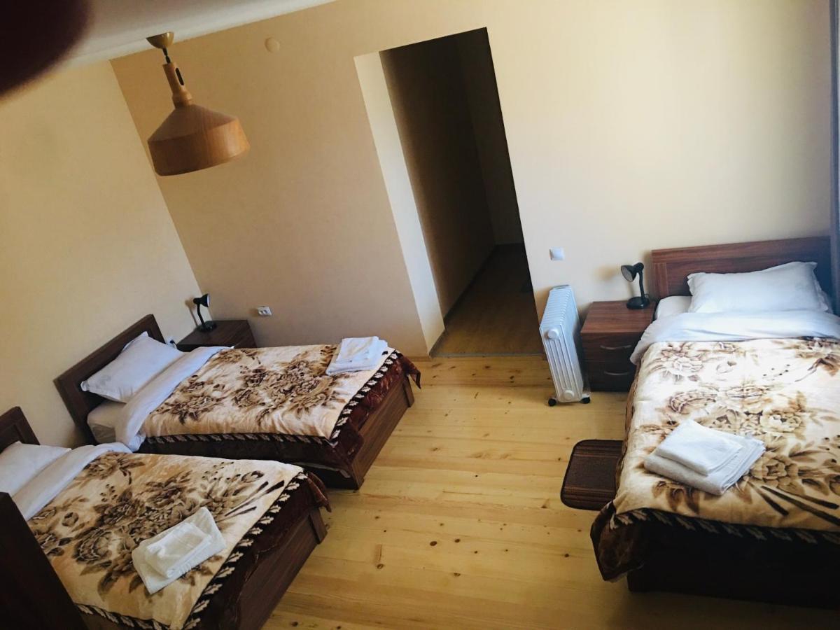 Guesthouse AlpenRose Mestia Eksteriør billede